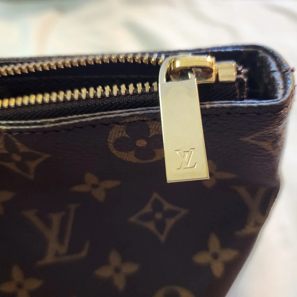 Louis Vuitton Tote - Picture 5 of 9
